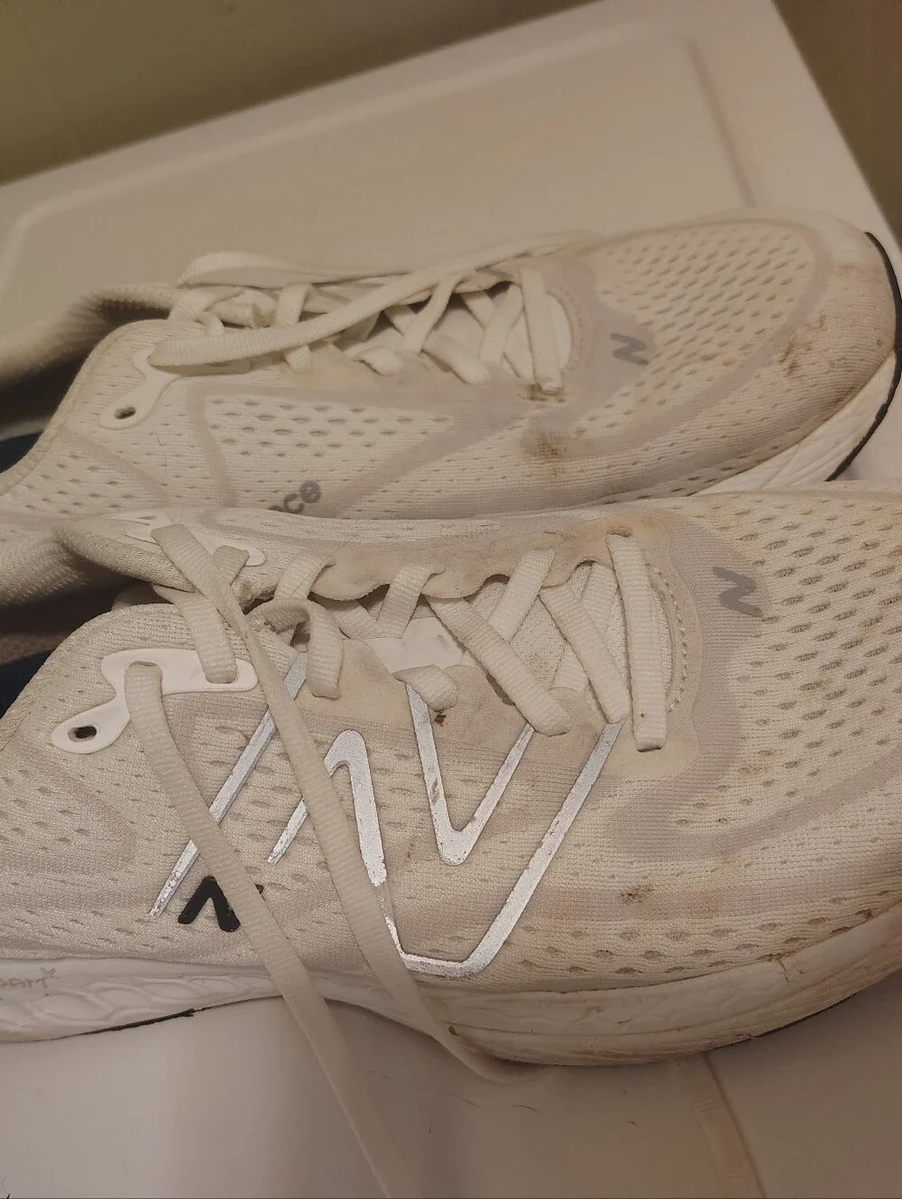 💓💓 New Balance Men’s 880 Off-White Athletic Running Shoes